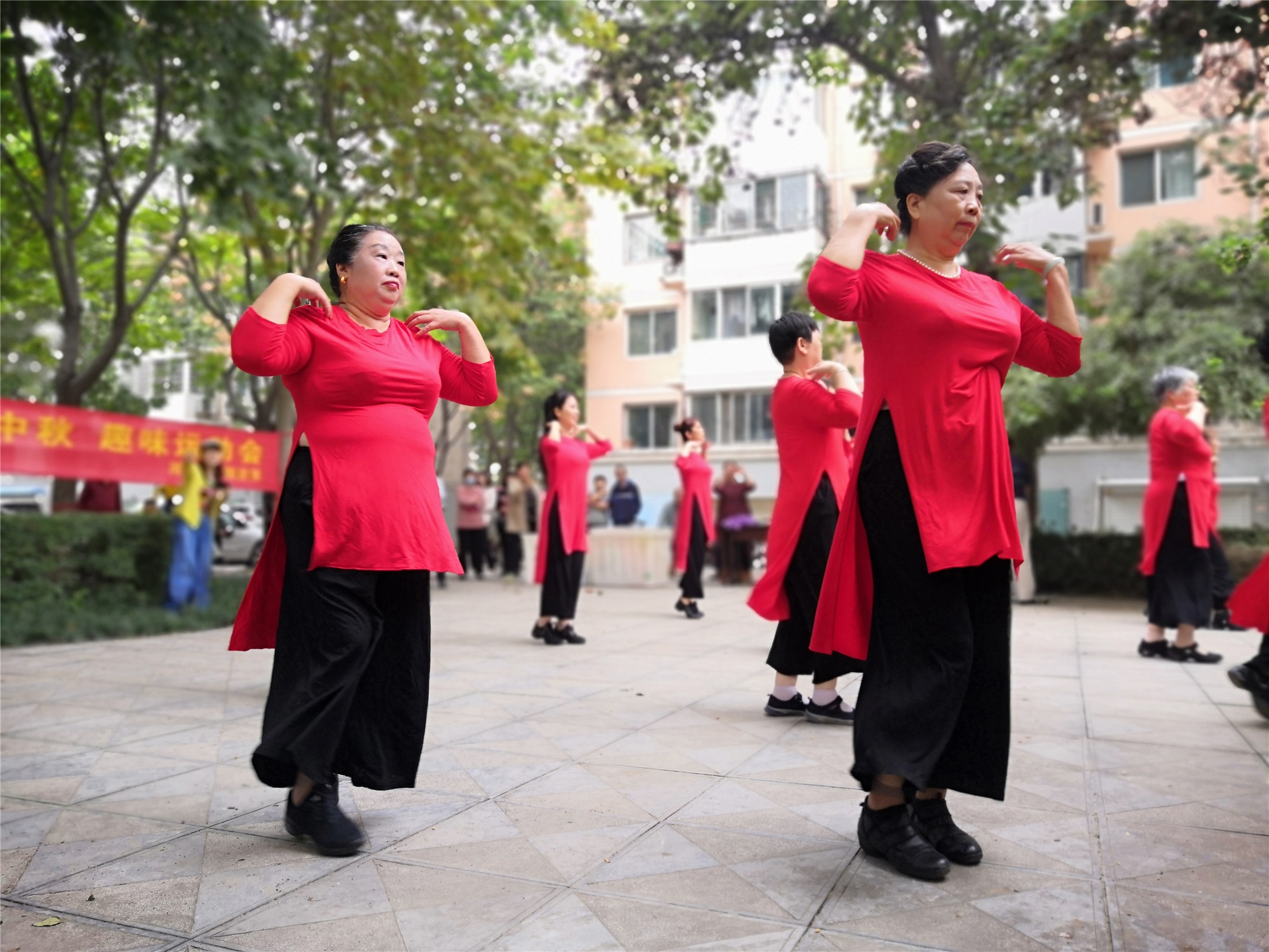 趣味運動會，競技迎雙節(jié)